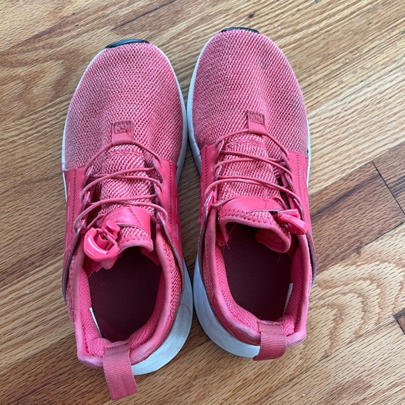 Adidas tennis shoes - Picture 3 of 5